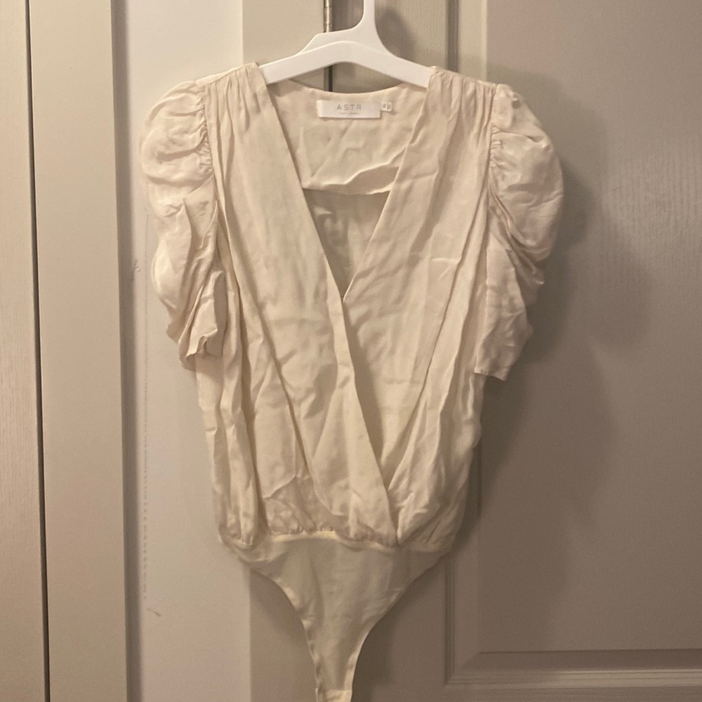 Astr the label cream body suit blouse xs